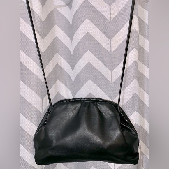 Beautiful Magnetic Closure Crossbody/Shoulder bag! - Picture 1 of 8